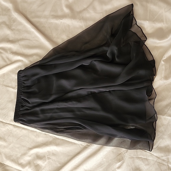 Vintage Silk Skirt (Medium) and Grace Dane Lewis Knit Top Small, $68 - Picture 13 of 16